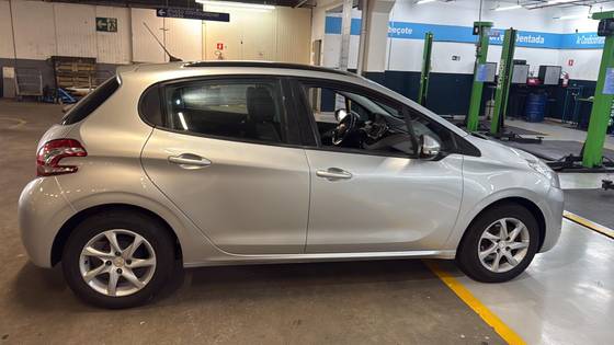 PEUGEOT 208 1.5 ALLURE 8V FLEX 4P MANUAL PEUGEOT 208 1.5 ALLURE 8V FLEX 4P MANUAL